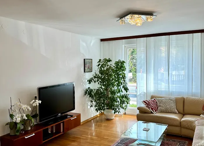 Central Villa With Garden